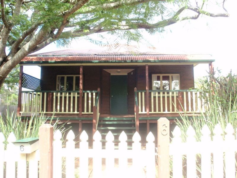 6 Charles Street, Birkdale QLD 4159