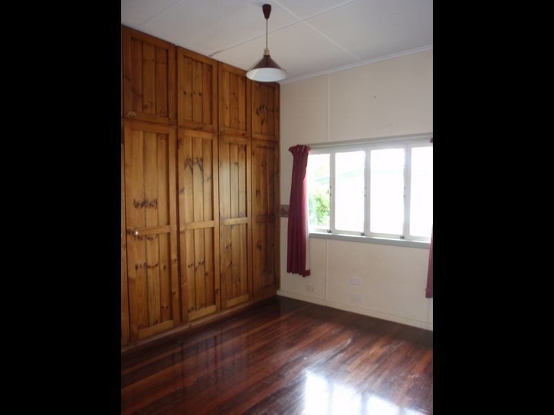 6 Charles Street, Birkdale QLD 4159