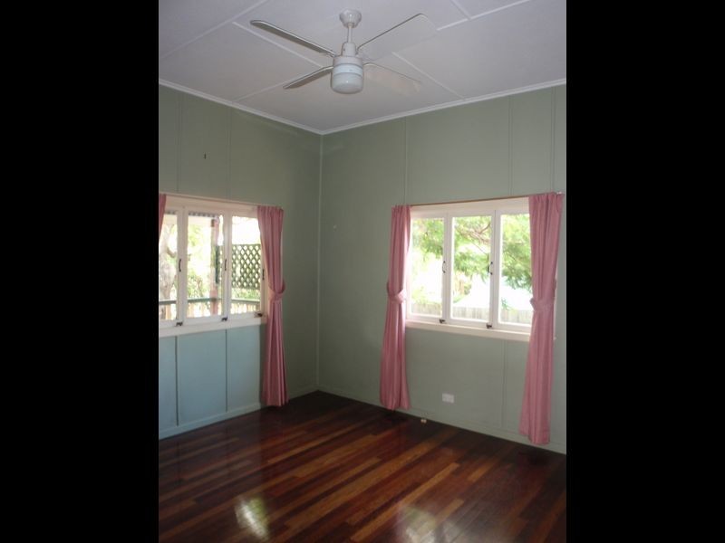 6 Charles Street, Birkdale QLD 4159