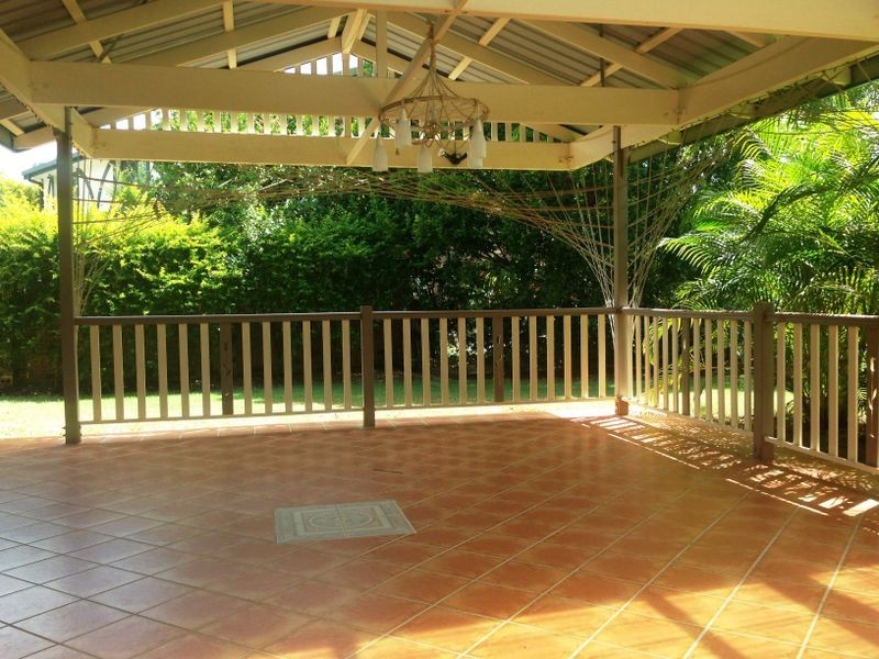 11 Ruth Street, Birkdale QLD 4159