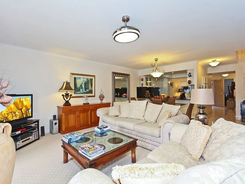 27/3 Marina Crescent, Hollywell QLD 4216