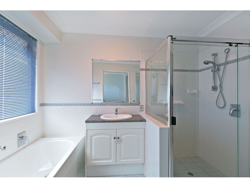 12 Trafalgar Vale Avenue, Wellington Point QLD 4160