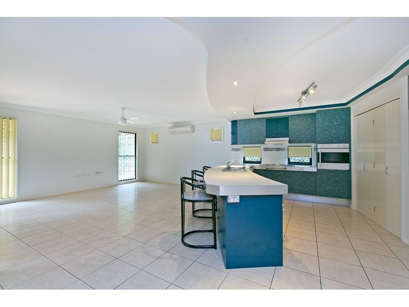 12 Trafalgar Vale Avenue, Wellington Point QLD 4160