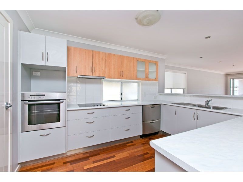 16 Mooroondu Road, Thorneside QLD 4158