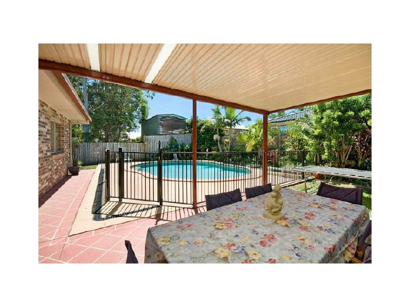 15 Harrogate Tce, Birkdale QLD 4159