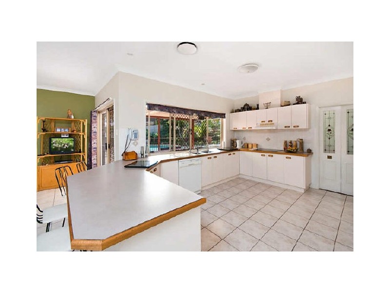 15 Harrogate Tce, Birkdale QLD 4159