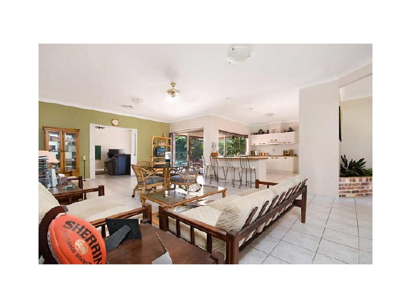 15 Harrogate Tce, Birkdale QLD 4159