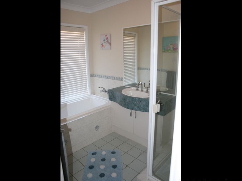 18 Lauren Court, Birkdale QLD 4159