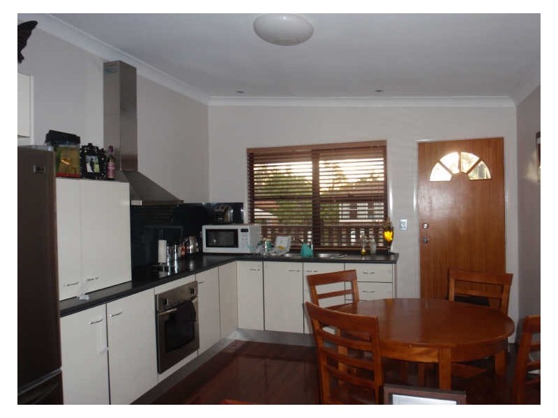 77 Cavell Rd, Birkdale QLD 4159