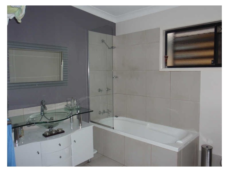 77 Cavell Rd, Birkdale QLD 4159