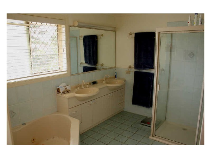 87 Creek Road, Birkdale QLD 4159