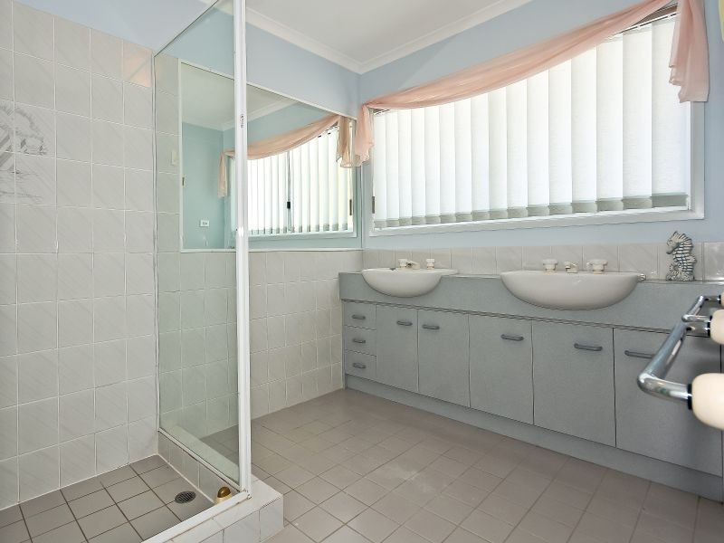 62 Whitehall Avenue, Birkdale QLD 4159