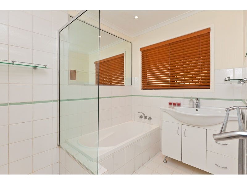 15 Sandpiper Street, Wellington Point QLD 4160