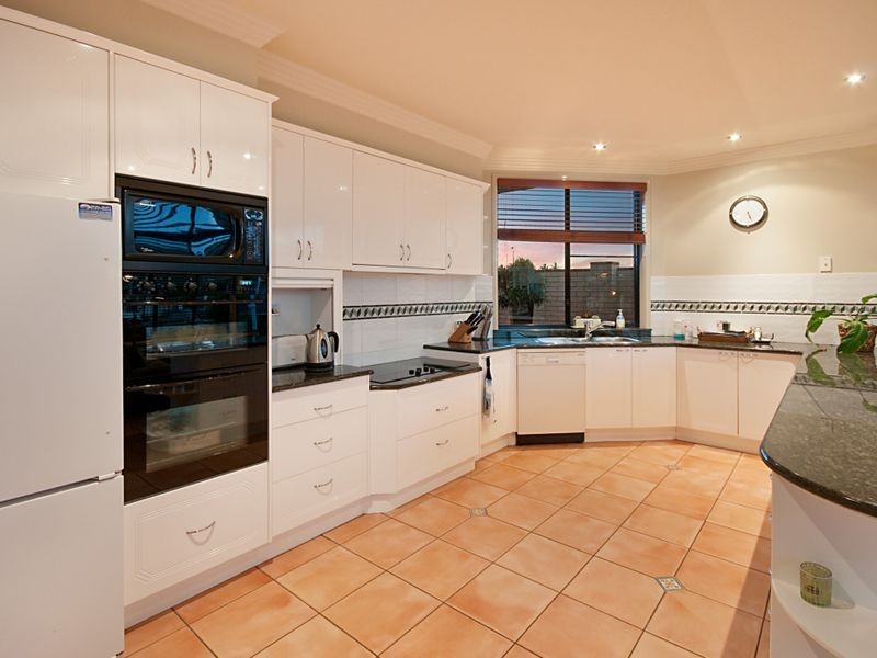 17 Mainsail Street, Birkdale QLD 4159