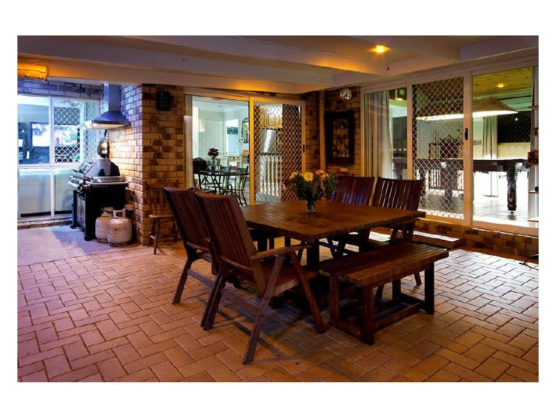 87 Creek Road, Birkdale QLD 4159