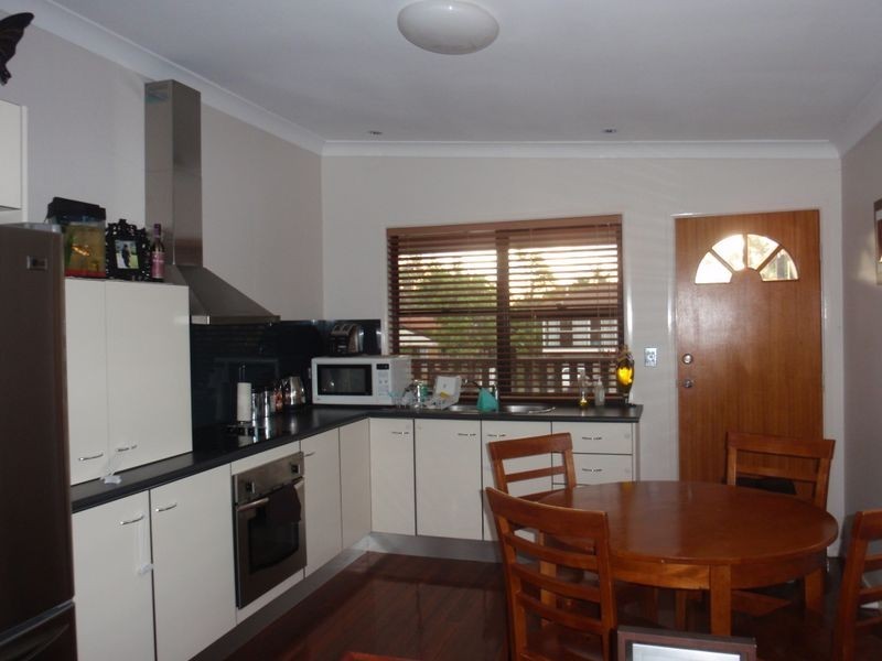 77 Cavell Rd, Birkdale QLD 4159