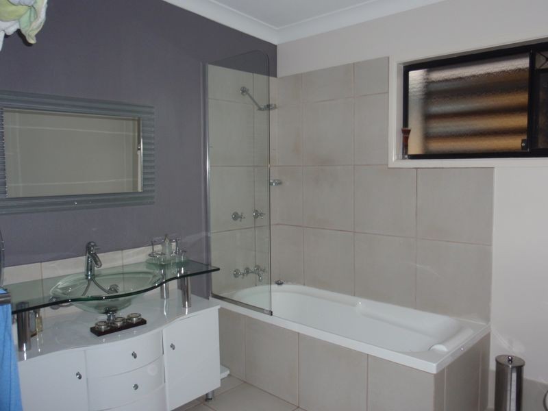 77 Cavell Rd, Birkdale QLD 4159