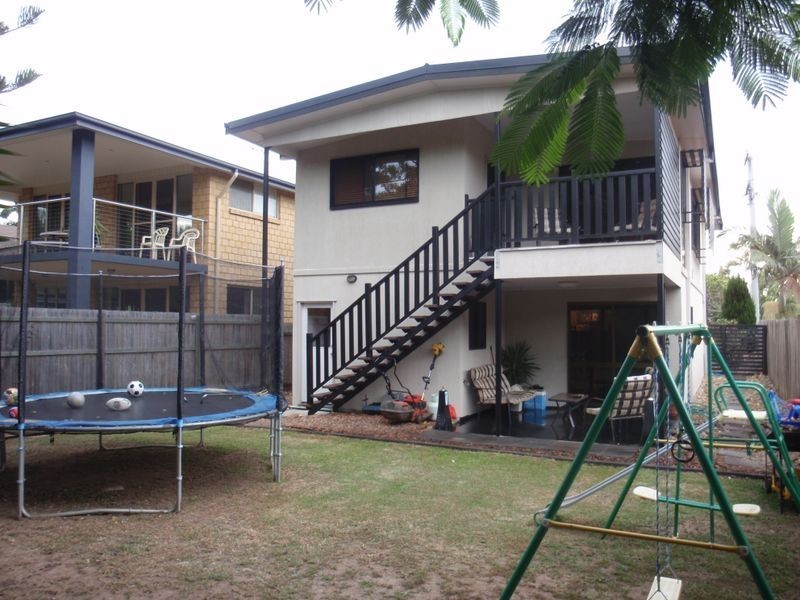 77 Cavell Rd, Birkdale QLD 4159