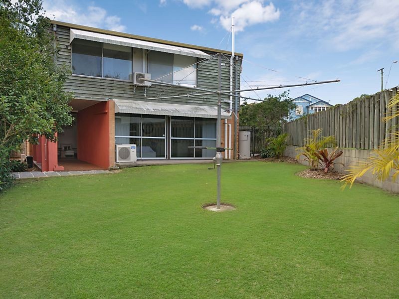 30 Russell Ave, Norman Park QLD 4170