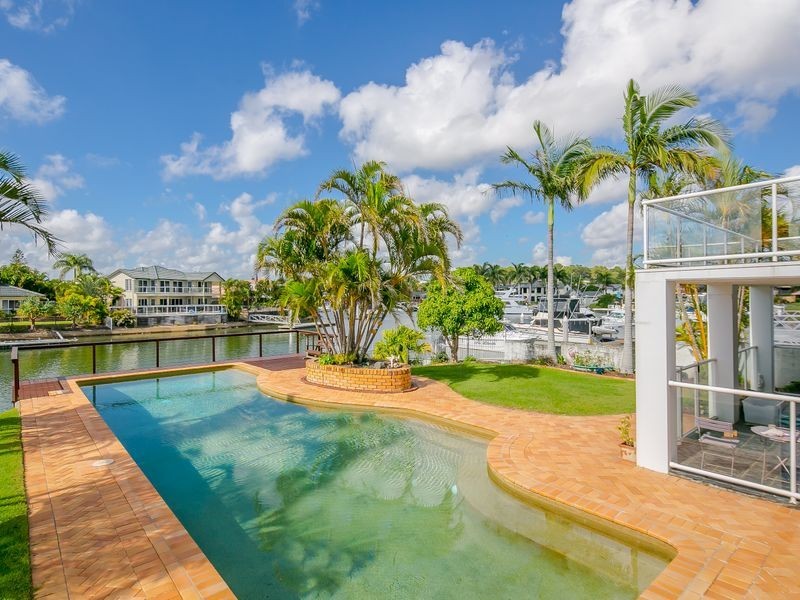 8 Mainsail Street, Birkdale QLD 4159