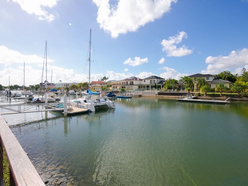 8 Mainsail Street, Birkdale QLD 4159