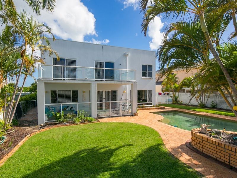 8 Mainsail Street, Birkdale QLD 4159