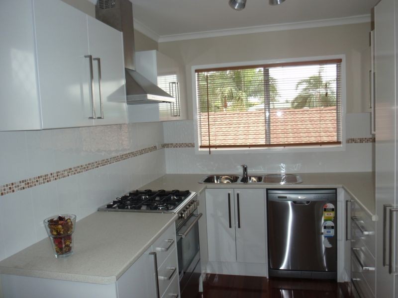 12 Moana Cr, Birkdale QLD 4159