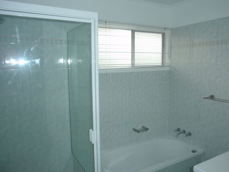 12 Moana Cr, Birkdale QLD 4159