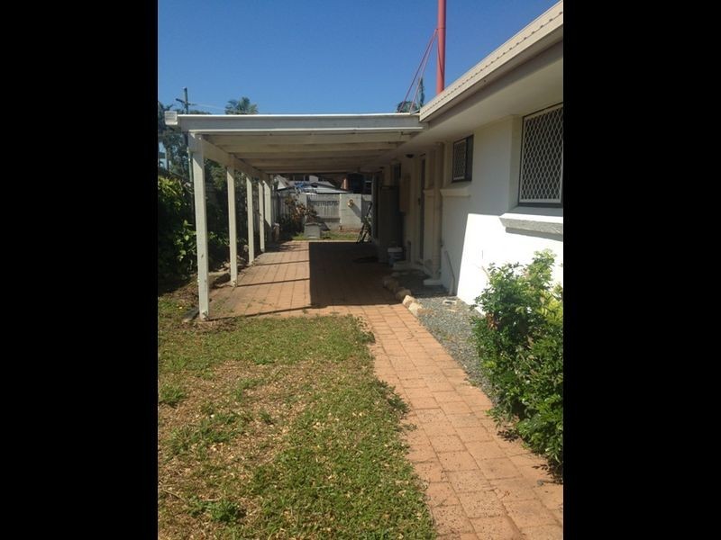 9 Moloaa Crescent, Birkdale QLD 4159