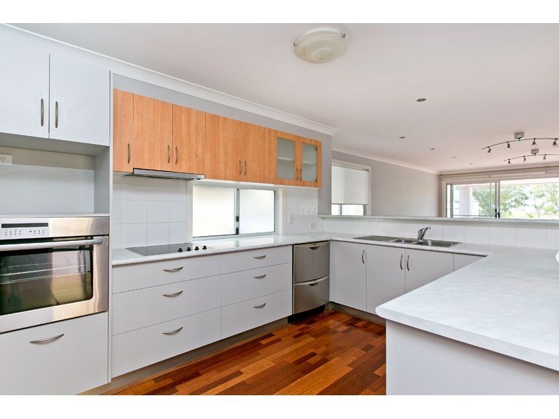 16 Mooroondu Road, Thorneside QLD 4158