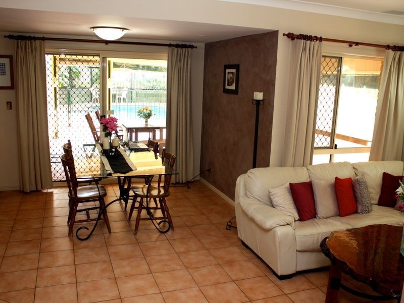 87 Creek Road, Birkdale QLD 4159