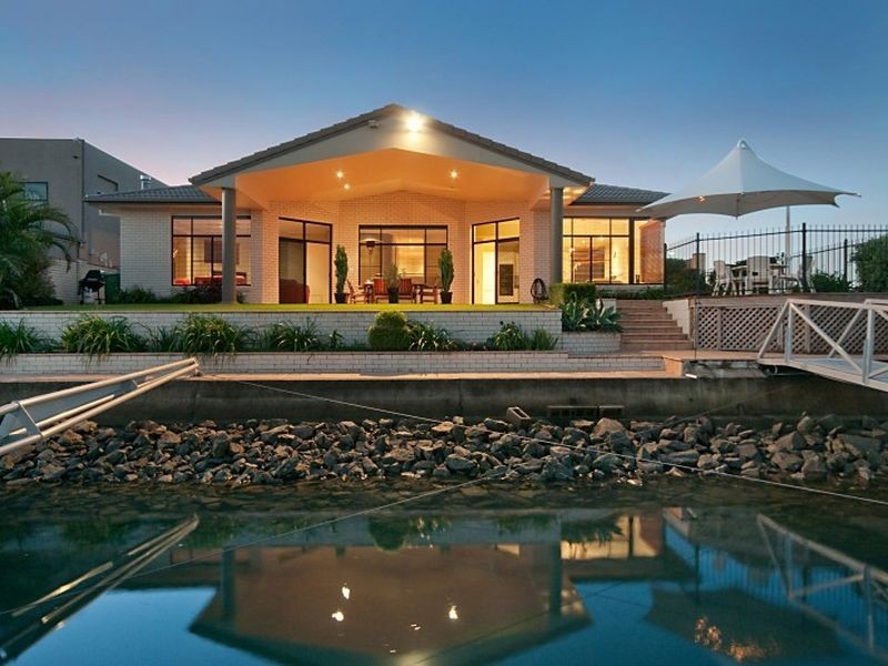 17 Mainsail Street, Birkdale QLD 4159