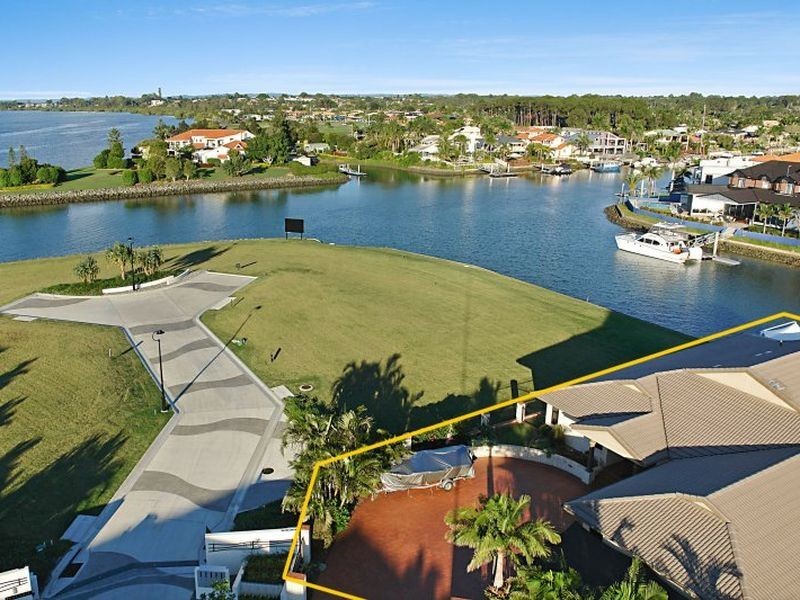 17 Mainsail Street, Birkdale QLD 4159