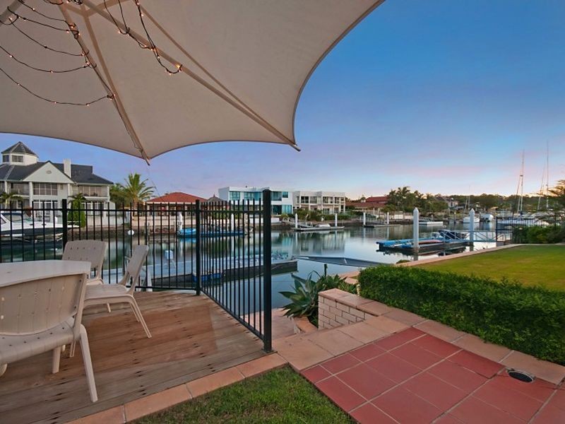 17 Mainsail Street, Birkdale QLD 4159