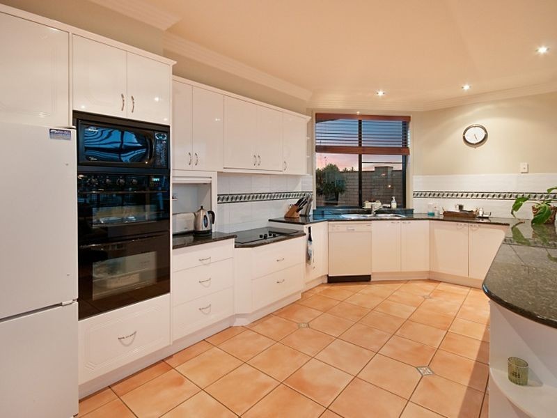 17 Mainsail Street, Birkdale QLD 4159