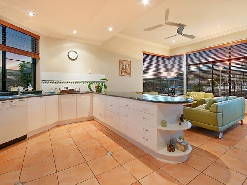 17 Mainsail Street, Birkdale QLD 4159