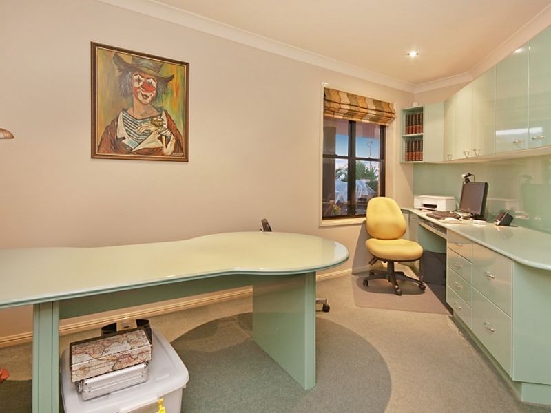 17 Mainsail Street, Birkdale QLD 4159