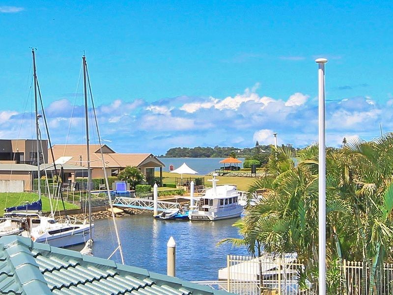 22 Downwind Ct, Birkdale QLD 4159