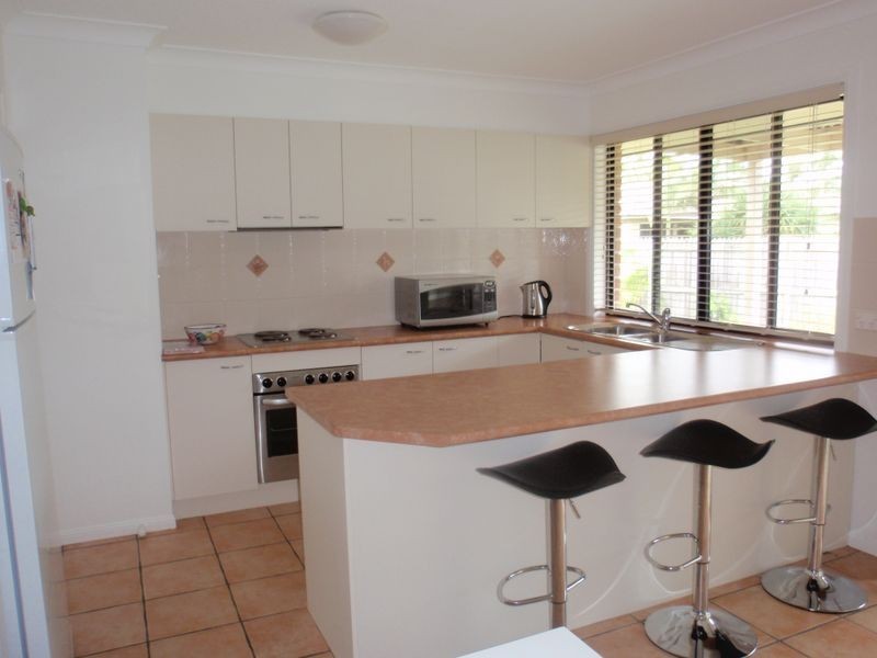 2/6 Walnut Court, Birkdale QLD 4159