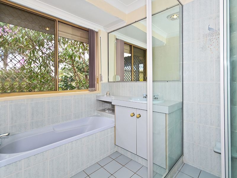 52 Whitehall Avenue, Birkdale QLD 4159