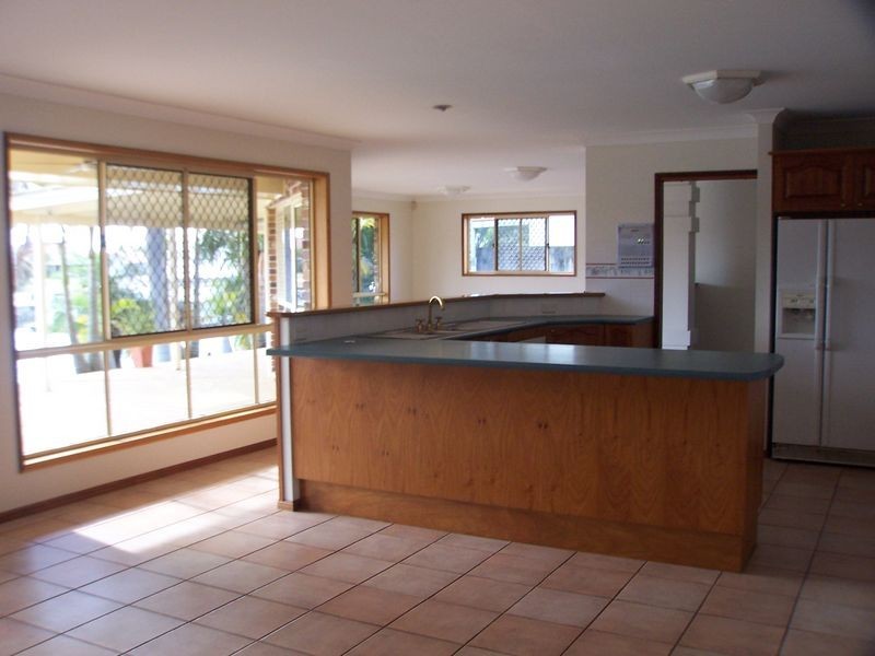 27 Downwind Court, Birkdale QLD 4159