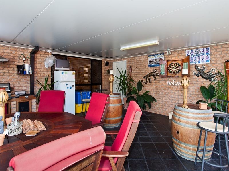 4 Mathison Court, Redland Bay QLD 4165