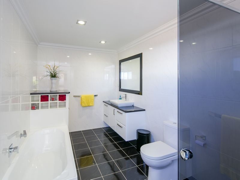 12 Wellesley St, Wellington Point QLD 4160