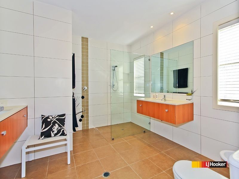 16 Esplanade, Wellington Point QLD 4160