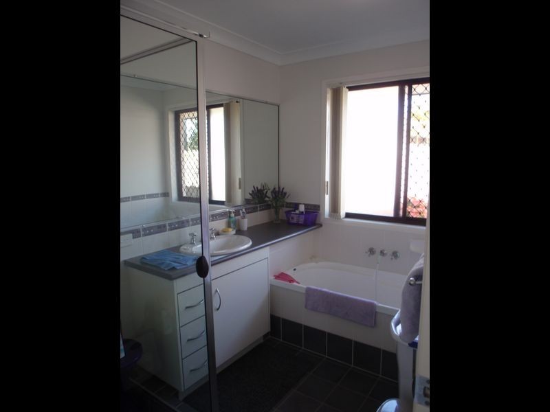 2 Sailfish Court, Birkdale QLD 4159