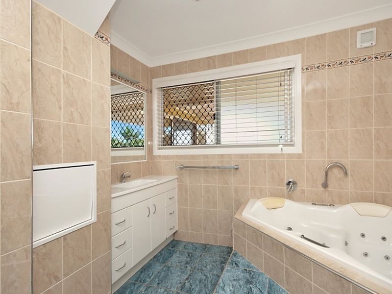 5 Price Ave, Birkdale QLD 4159