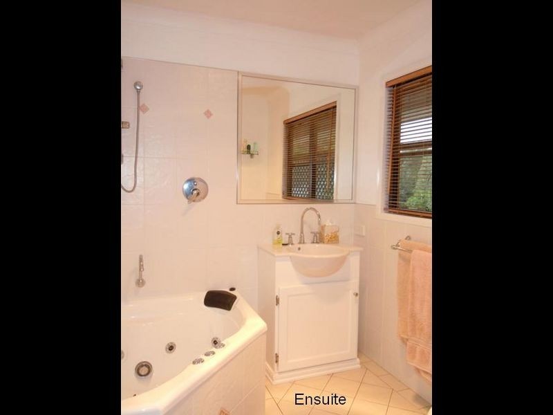 23 Catherine St, Birkdale QLD 4159