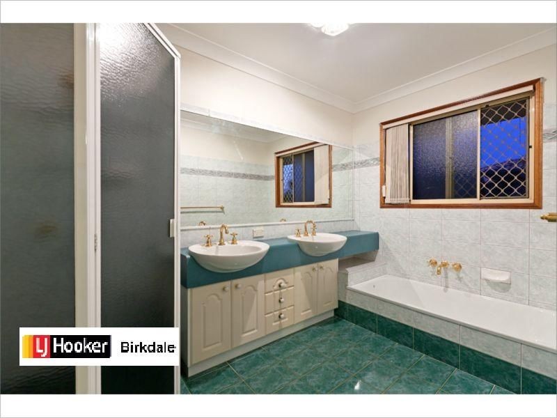 27 Downwind Ct, Birkdale QLD 4159