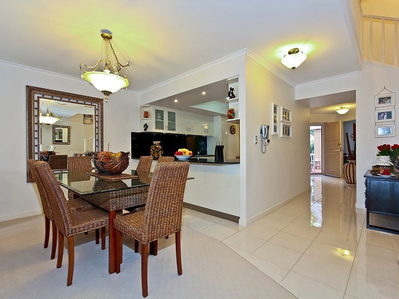 27/3 Marina Crescent, Hollywell QLD 4216