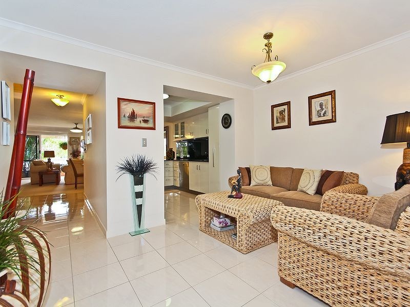 27/3 Marina Crescent, Hollywell QLD 4216